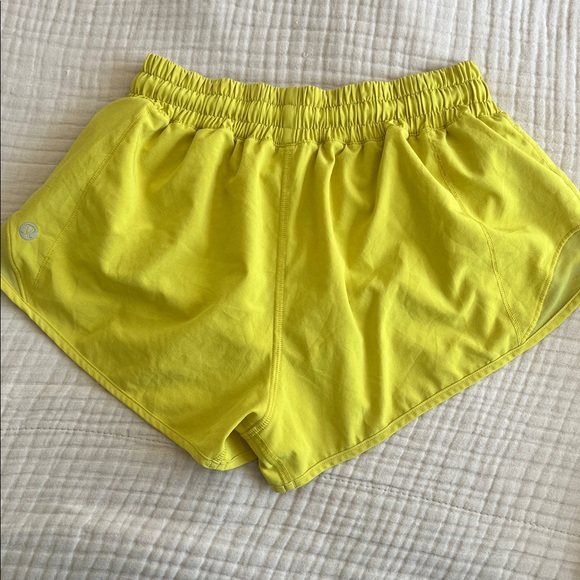 Lululemon Hotty Hot Shorts 2.5” - Picture 2 of 4